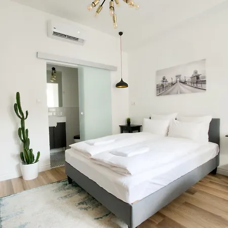 Standard Apartment By Hi5 - Regiposta * Budapest